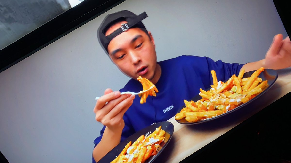 Alrighty.. PEOPLE it is time.
Fat man needs food (me) I've been watching this guy eating amazing nom nom dinners and i am jealus everytime so i have a plan. 

The plan is to open a patreon so i can get paid enough each month to afford a tiny burger each time i watch nom noms.