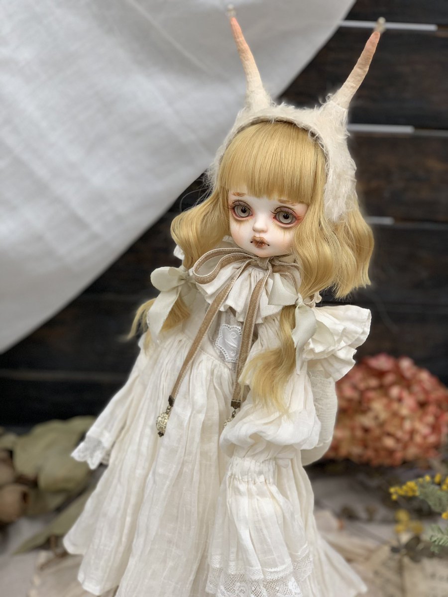 HUG_angel_HUG's tweet photo. ドールショウ行ってました😊
risubacoさまのブースの展示を見たくて🤩✨まっしぐらw
そこは、芸術的なドールが並んでいて
眼福でした😍❤️❤️❤️

蛞蝓という漢字、読めなくて
調べてしまった……
こんなに可愛い子が
蛞蝓だなんて…思いもしなかった

#risubaco #ドールショウ63 #DS63 https://t.co/AK1HlUQx4F
