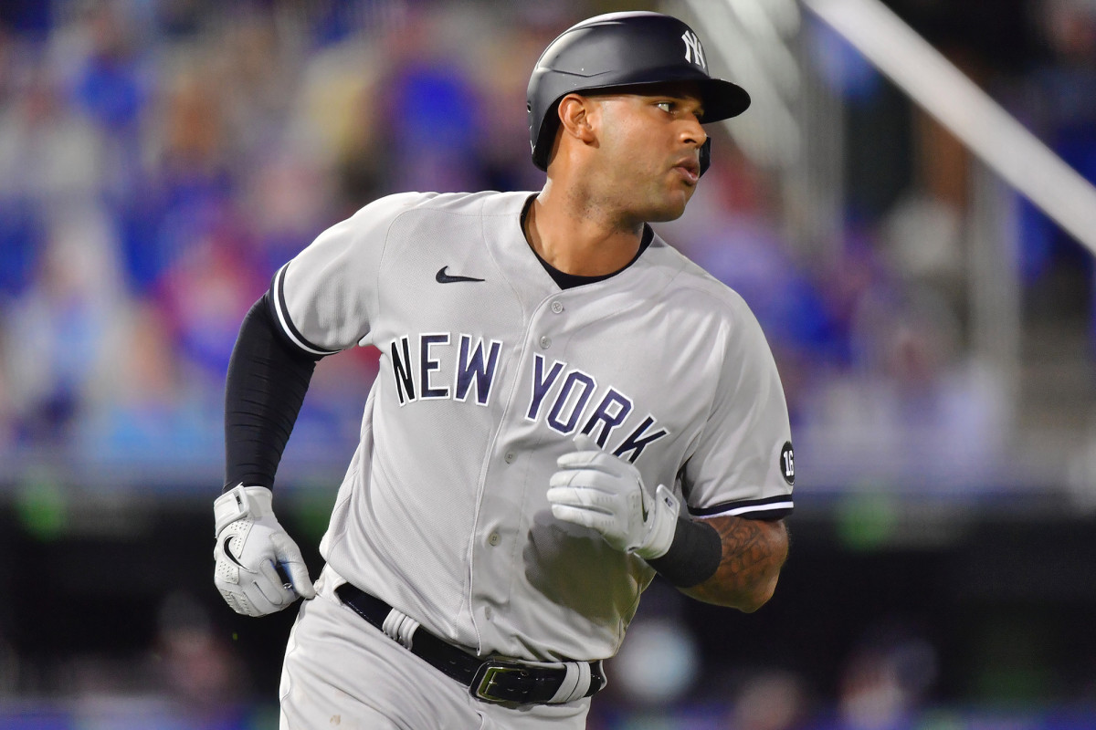 Aaron Hicks speaks out about missing Yankees game due to Daunte Wright shooting