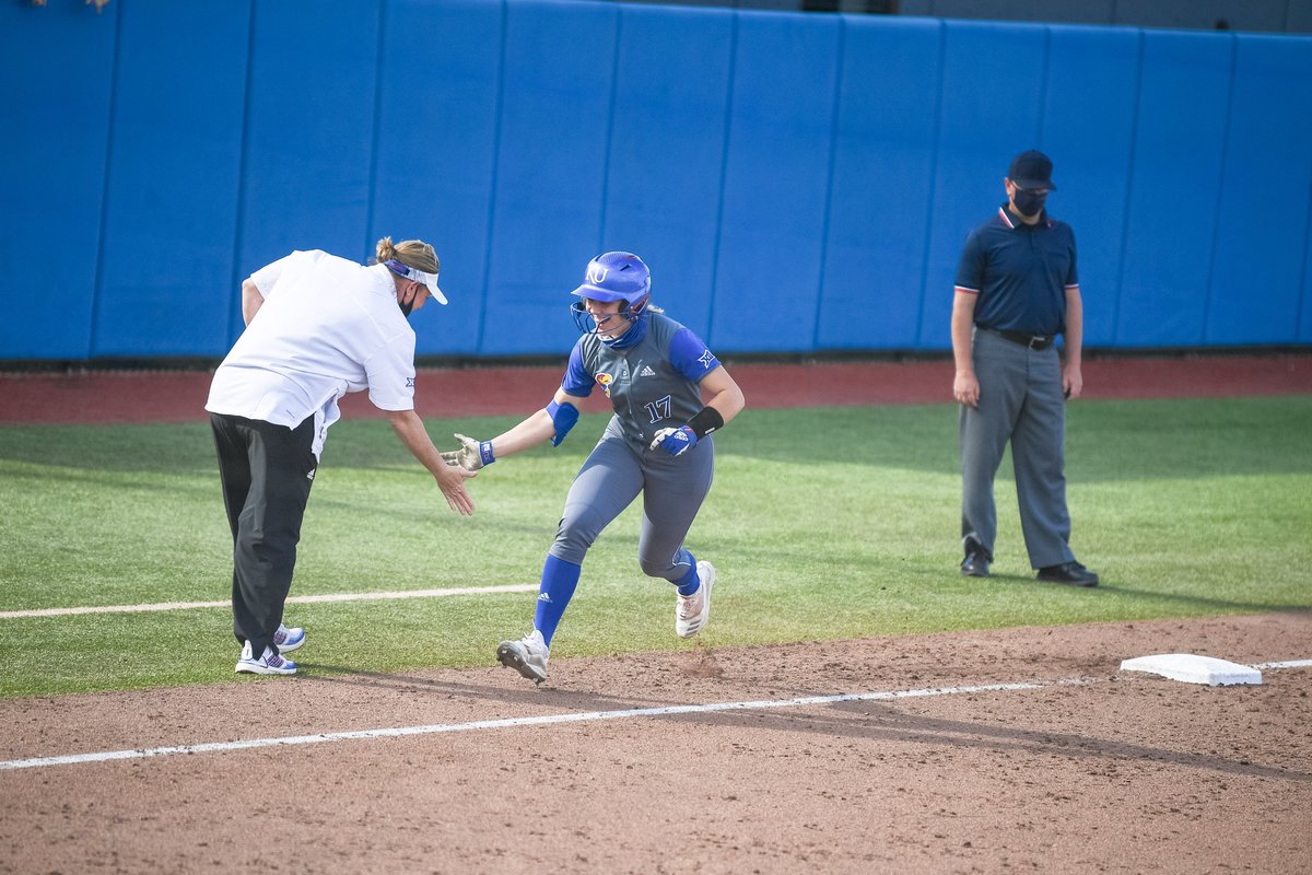 Jayhawks down No. 18!

Kansas defeated No. 18 Missouri 4-3 on Tuesday to pick up its first win over the Tigers since 2009. 👀

#NCAASoftball x 📸 <a href="/KUSoftball/">Kansas Softball</a>