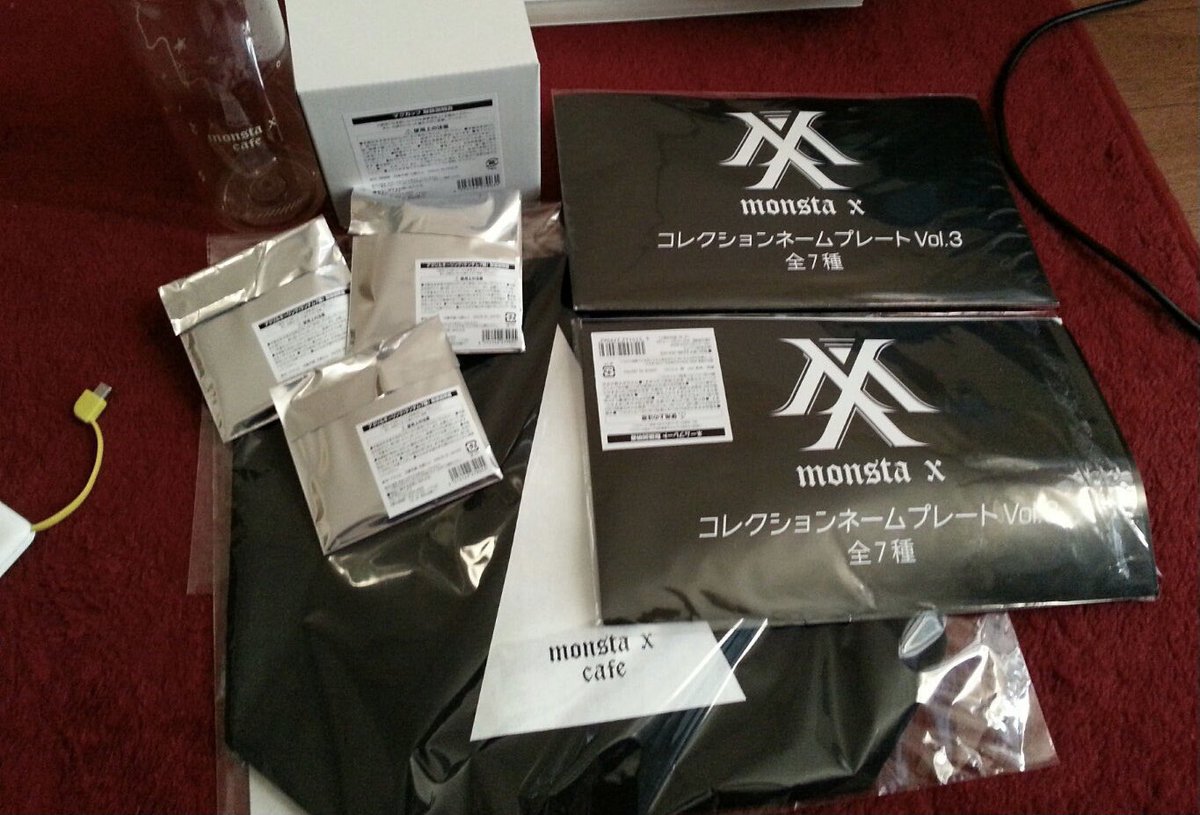 twtlunarsolar's tweet image. ⠀·  ៸៸  ₊ 𝔩𝔞𝔫𝔡__ 』 ıng :: ın ⋅ ☾ 𝓛╱unᥲr-⧉.solᥲ˖𝓻 𓂅 : #Emily’s plᥲчlıst › #SPOTLIGHTOnMX * #MIXCAFÉ

Como la súper fan que soy de @WEAREMlXTAPE no podía perderme la oportunidad de unirme al stream de Spotlight. Gracias por los regalitos. ¿Me firman la frente?