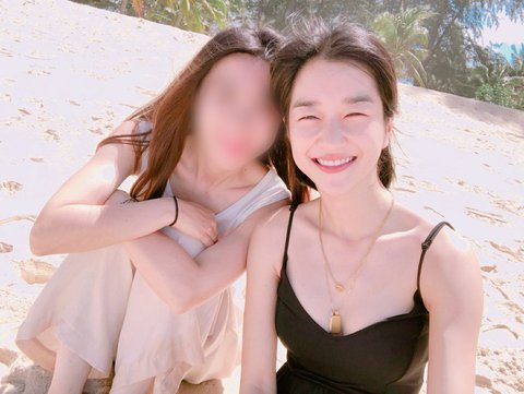HyunJiLocalePh's tweet photo. SYJ's staff have been working with her for almost 5 years but she never experienced this kind of happenings or the rumours about SYJ's attitude.

If your allegations are true then this staff will never stay with her for almost 5 years she also posted this in public with pictures. https://t.co/iaFP6vPoBN