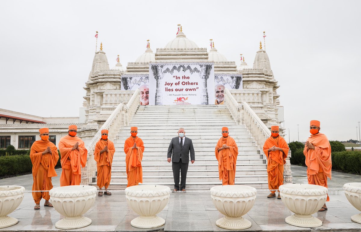 fordnation's tweet image. I want to thank #BAPS for having me stop by the site of the new immunization clinic in #Etobicoke.

#BAPSCharities have really stepped up throughout the pandemic, donating more than 130,000 masks to communities right across this country. This is the #OntarioSpirit we need.