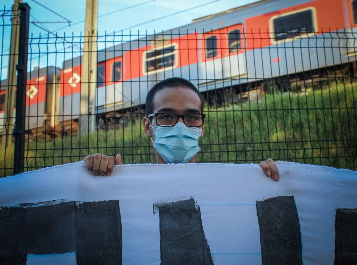 ubesoficial's tweet photo. CHEGA DE MORTES! VACINA JÁ! FORA BOLSONARO!

Ontem, a UMES SP junto com os estudantes da Etec Irmã Agostina realizaram uma ação com faixa em frente à estação autódromo na região de Interlagos em defesa da vida, por vacina e pelo fora Bolsonaro.

📷 @thaynan.diniz https://t.co/Il7hwSPN4r