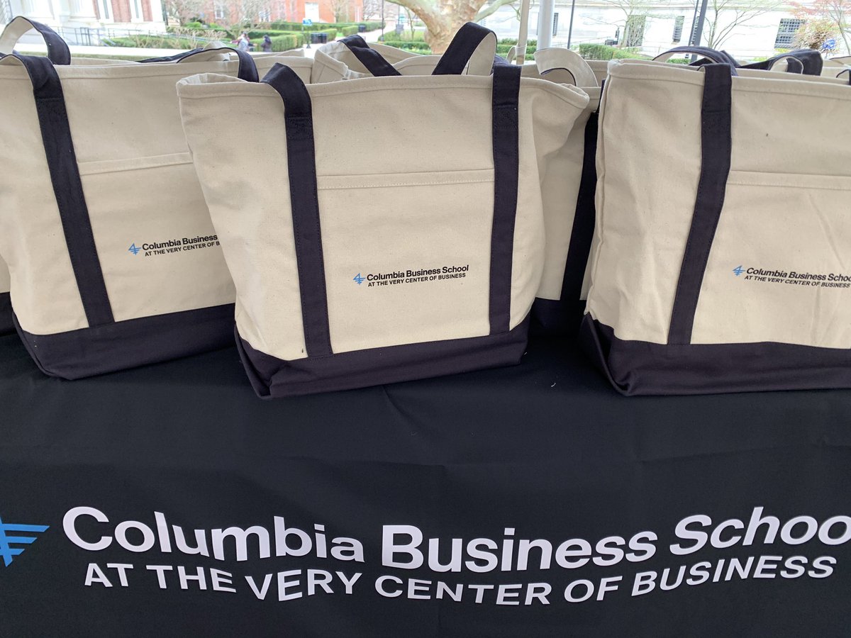 DeanShapses's tweet photo. Grab-your-swag. #cbs21 https://t.co/iMelfFehmT