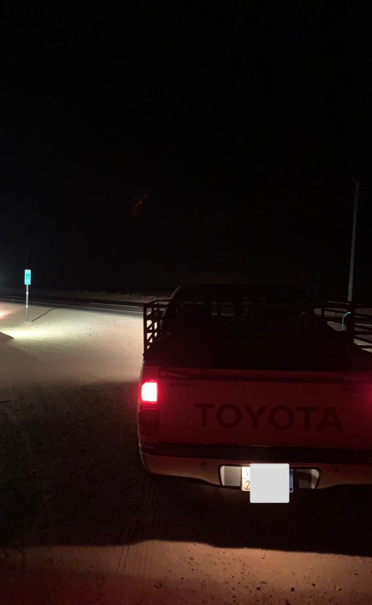 #فريق_أباالورود_التطوعي

التاريخ : الأربعاء ٢/ ٩/ ١٤٤٢-١٤/ ٤ /٢٠٢١

الوقت:١:٣٠ فجرا

الموقع :داخل النفود

المهمة :تلقى الفريق بلاغا من الجهات الأمنية عن رجل تاه وضل الطريق في النفود مع عائلته ويستقل سيارة من نوع (هايلوكس)

تم العثور عليهم وإيصالهم سالمين ولله الحمد

شكرا لأبطالنا