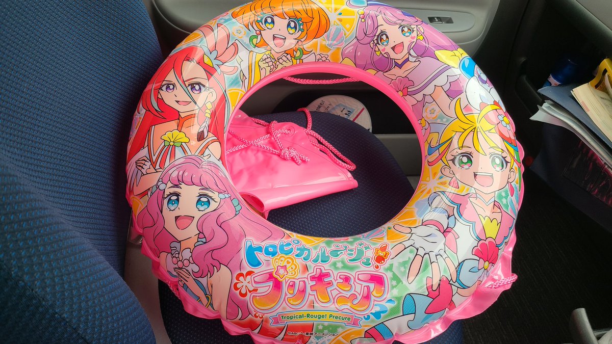 へてへて 早速とろぷり浮き輪膨らましてみたー キャラクターがおっきくプリントされてて良い感じです