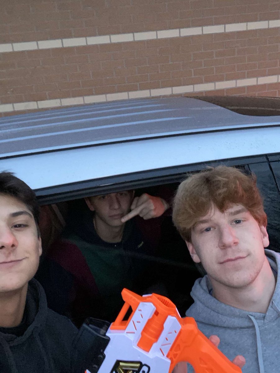 DotsonColin's tweet photo. ⁦@mg_assassins ⁦@BeyerMason⁩ “mason you’re as good as dead” #smokinthatausethpack #3v2 https://t.co/zyXMHeWo5Q