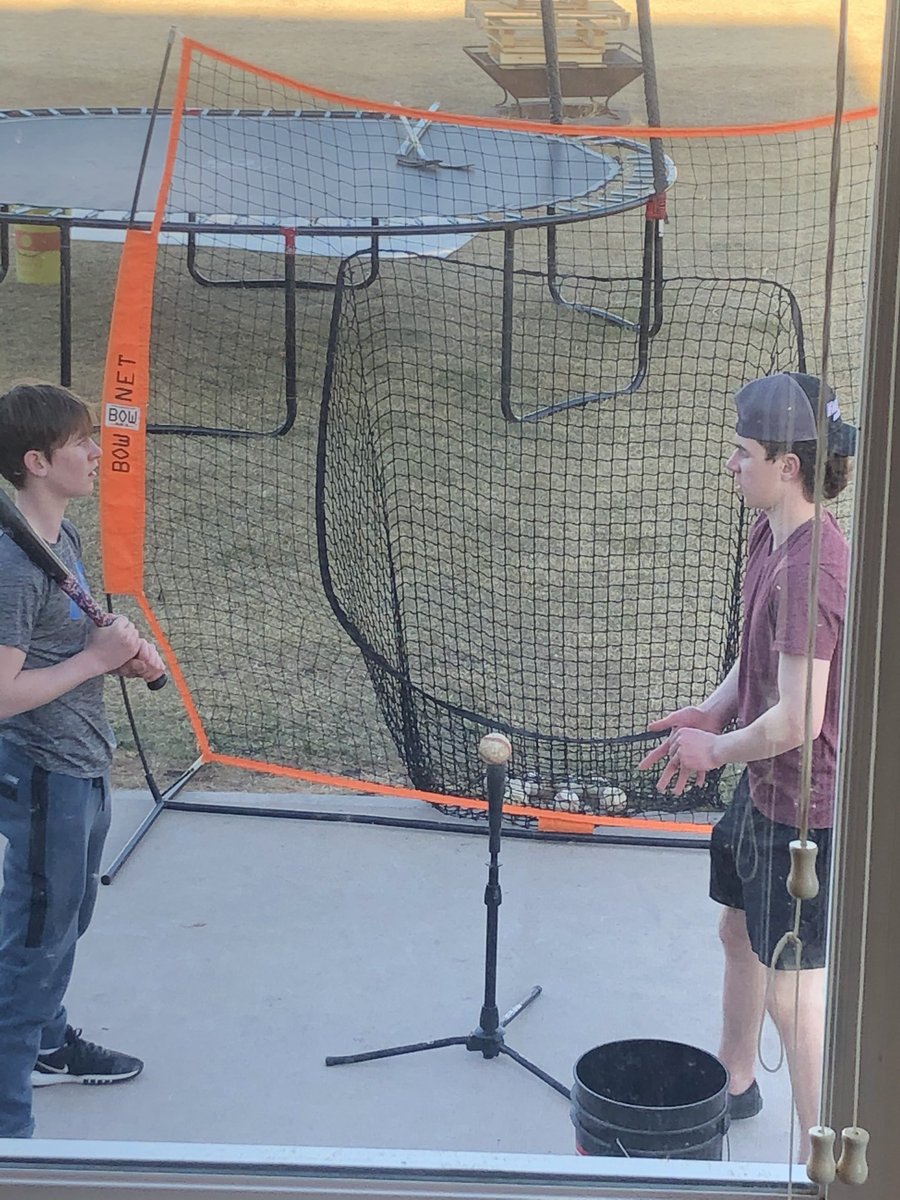 hawkwired's tweet photo. Good to see @hawkes_oliver and @hawkes_isiah spending some time together getting some work in for the upcoming season 🤞🏿#tees #bullpen #playgoodcatch https://t.co/lPiscKKo11