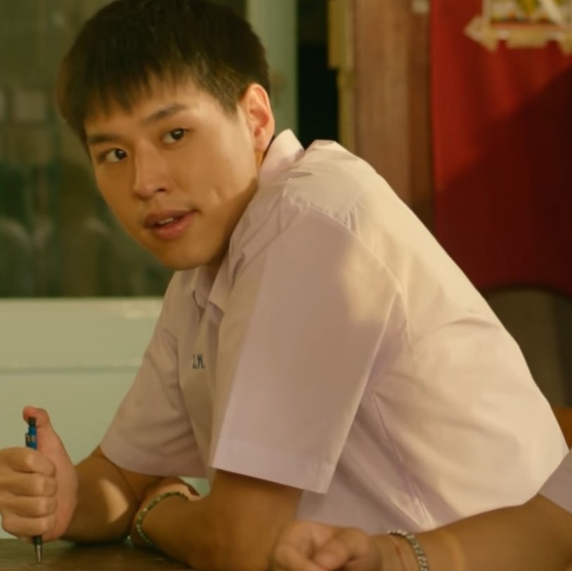 pingkritthipong's tweet image. as a watcher, the first clown moment for me in itsay was thinking that Oh-aew was the bad boi type 🤡