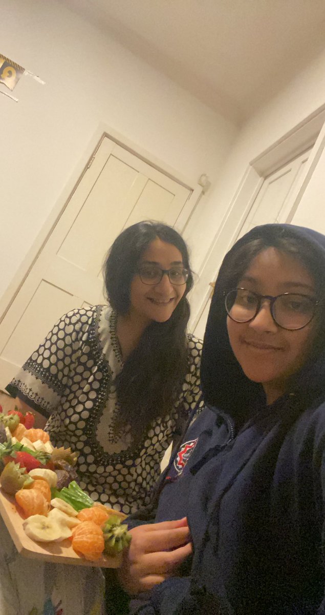 It was 4am... #RamadanKareem and we took part in the <a href="/UKMuslimScout/">UK Muslim Scout</a> #SuhoorSelfie challenge! I have donated £5 to LaunchGood.com/UKMuslimScout  and i nominate @jaweriyahghaf and @FayazBharucha to take part too 😍