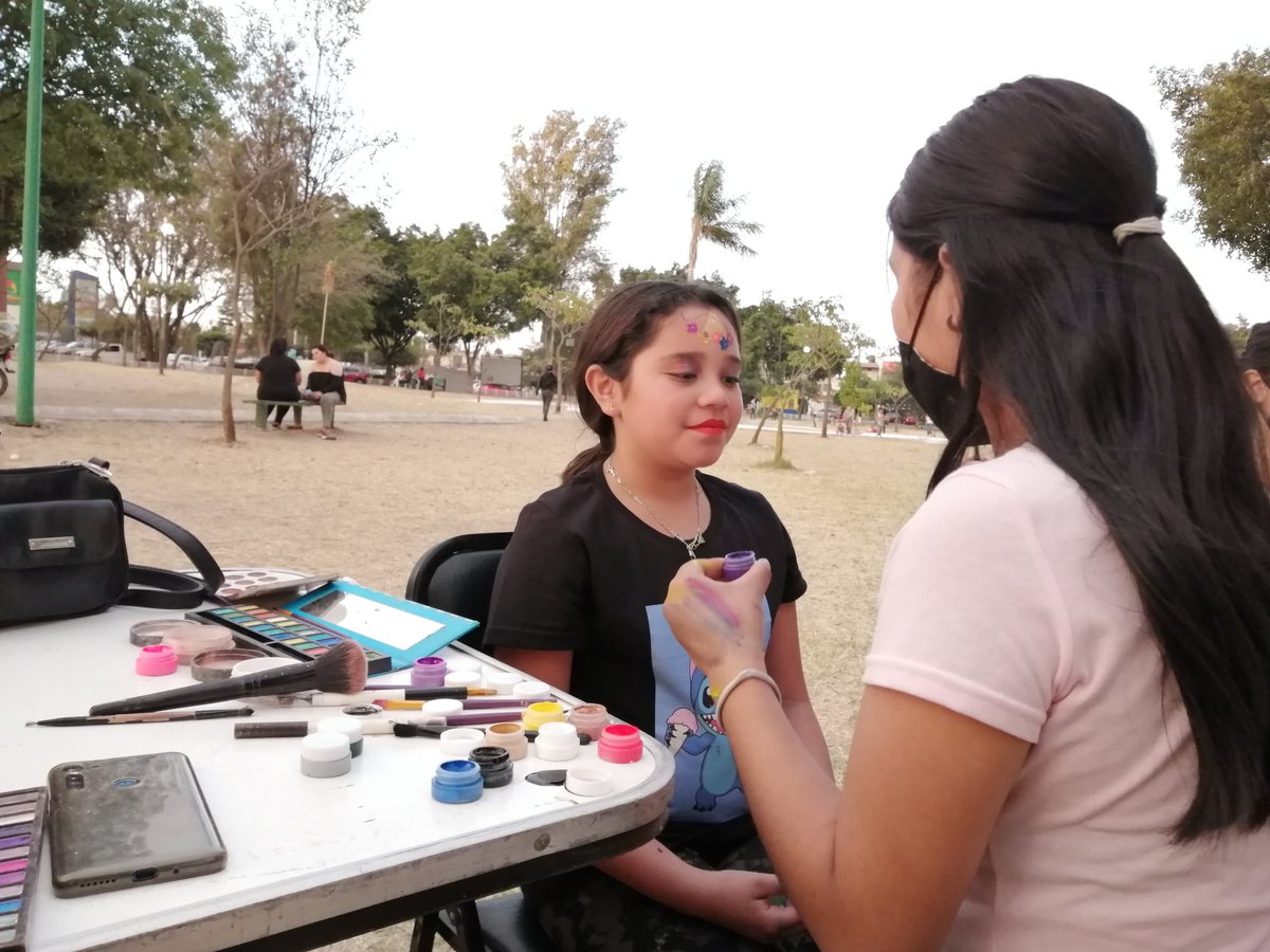 esquivelale76's tweet photo. ¡Estamos pasando un tiempo en familia con nuestra candidata a presidenta municipal @SarahCorts5!🎉🎈

¡Tenemos actividades para chicos y grandes!🧑🧒👶

Papiroflexia, pintacaritas, bisutería y lotería 🎯 https://t.co/BMq1Im5uvR