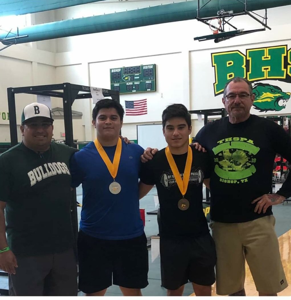 MrsGuzman0903's tweet photo. I have so many memories of you @slayingweights you were a true friend. My favorites Coach is what I would call you. You are a legend and legends live forever. Fly high Woodall Fly high #NFAF https://t.co/xC4YcGp2cw