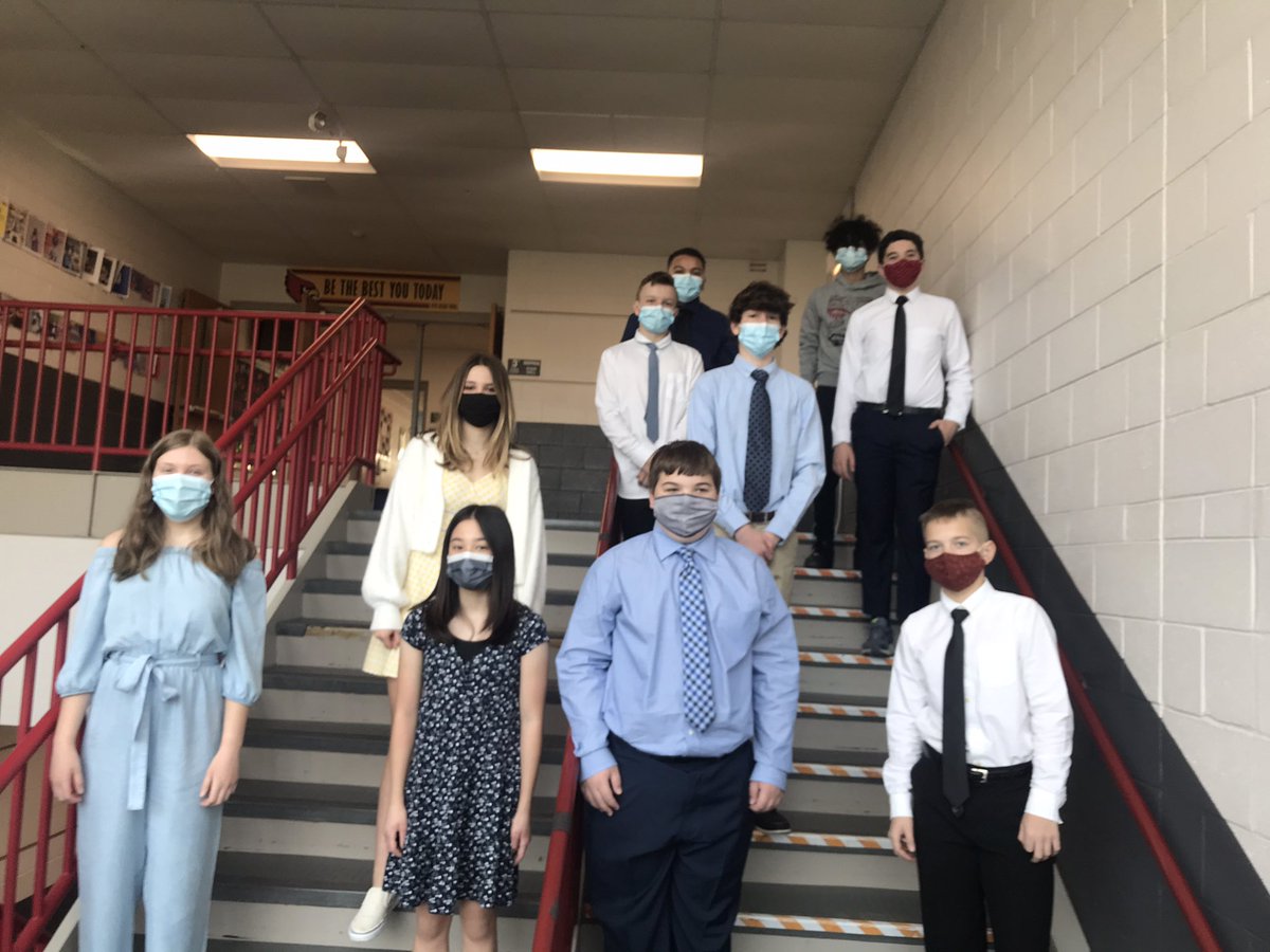 SenoraHackett's tweet image. I like to take pics every year of my Homebase on grad pic day. I don’t know if you can tell, but they’re smiling. I just know it. #d25itspersonal  @sms8west