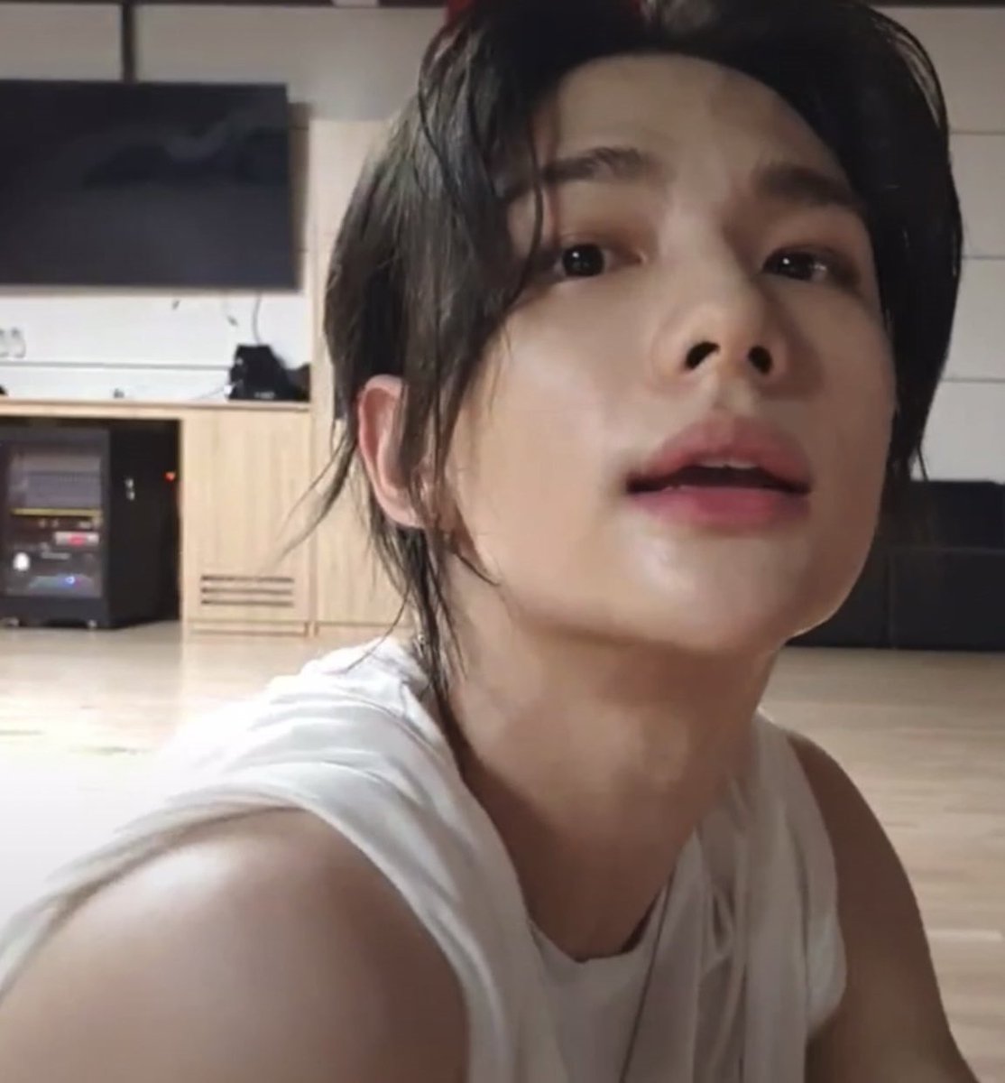  @hyvniebunnie noooneeeeee honestly your content is so good u intimidate me a lil,, every tweet of urs is a banger,, thank u for being moots with me !! we don& #39;t talk that much but i think ur rly cool n smart.