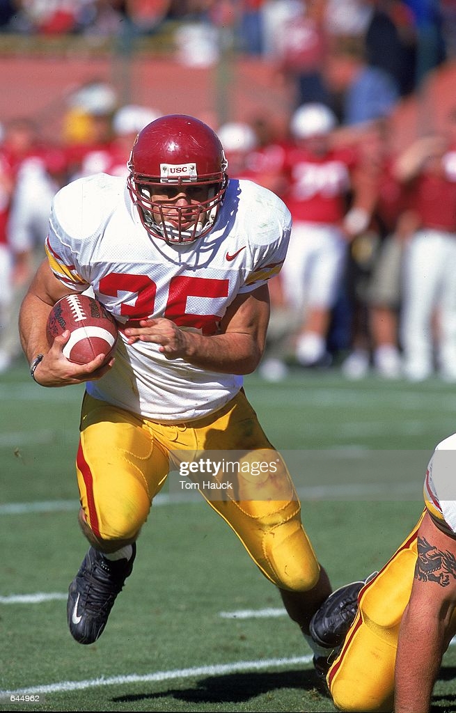GoldenStZerato's tweet photo. @AM570LASports @Theoldp Hey P, that ain't the first bum to put on a USC uniform. Back in 2000 there was another guy too. He even carried the ball for 1 yard. 2nd down &amp; 9. #UMember https://t.co/aCQ1qlmXQP