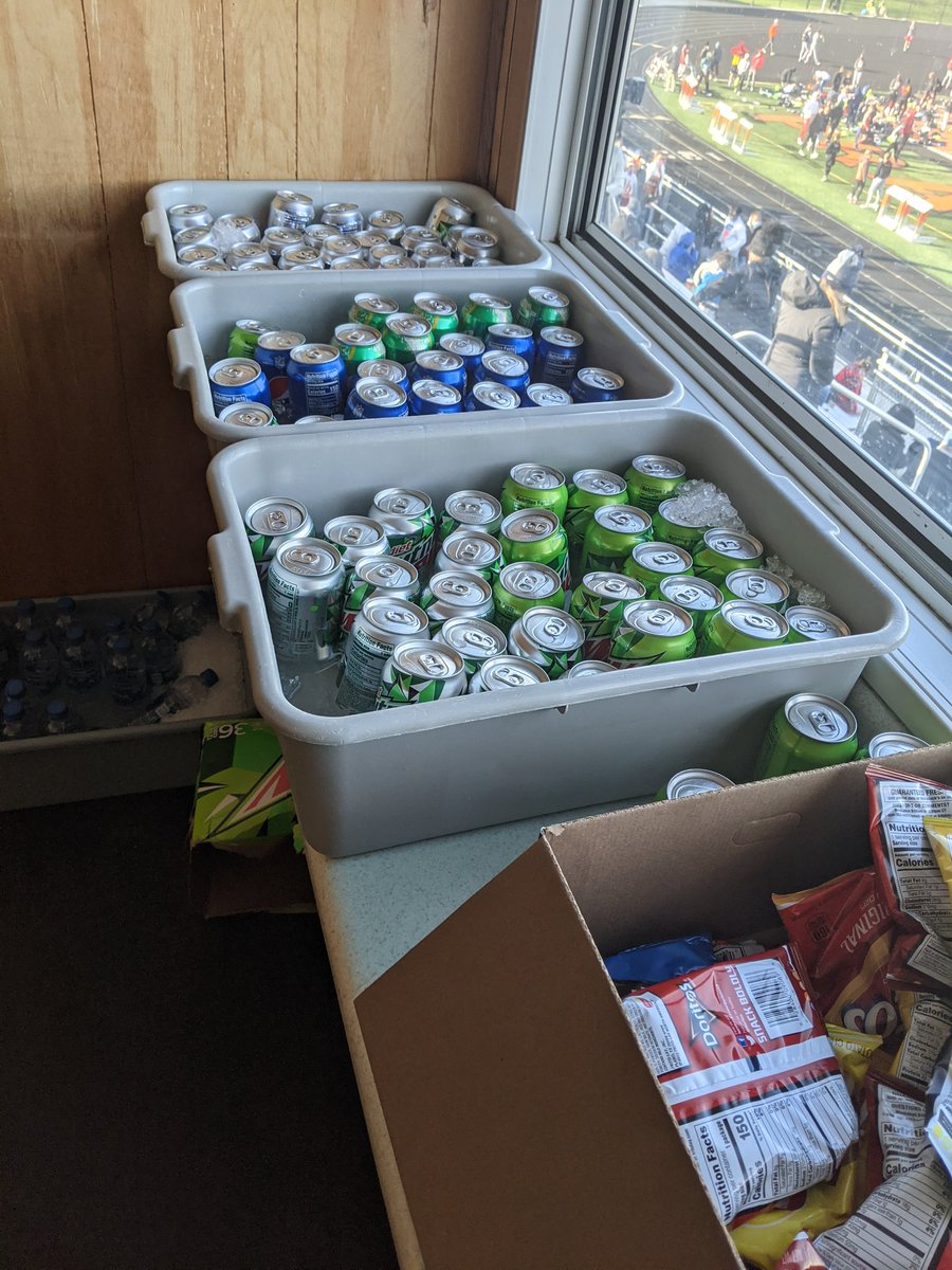 TyMeade's tweet image. Prairie: Gone is the coaches room of cold meat sandwiches, still a good selection of chips &amp;amp; drinks. The concession workers tried to tell me they only sell mac &amp;amp; cheese at football games, which I know is not true, so I missed out on the delight of a mac &amp;amp; cheeseburger.
5.3 🍔