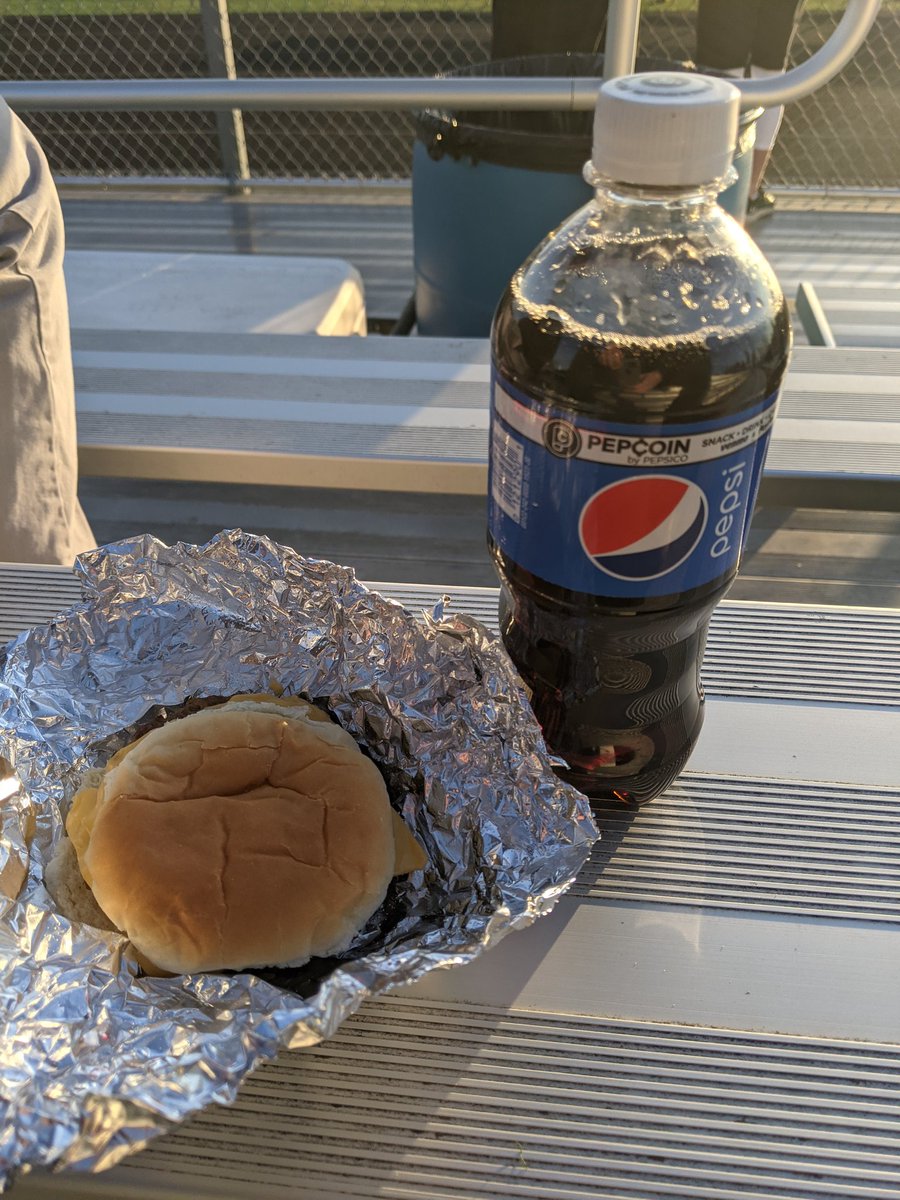 TyMeade's tweet image. Prairie: Gone is the coaches room of cold meat sandwiches, still a good selection of chips &amp;amp; drinks. The concession workers tried to tell me they only sell mac &amp;amp; cheese at football games, which I know is not true, so I missed out on the delight of a mac &amp;amp; cheeseburger.
5.3 🍔