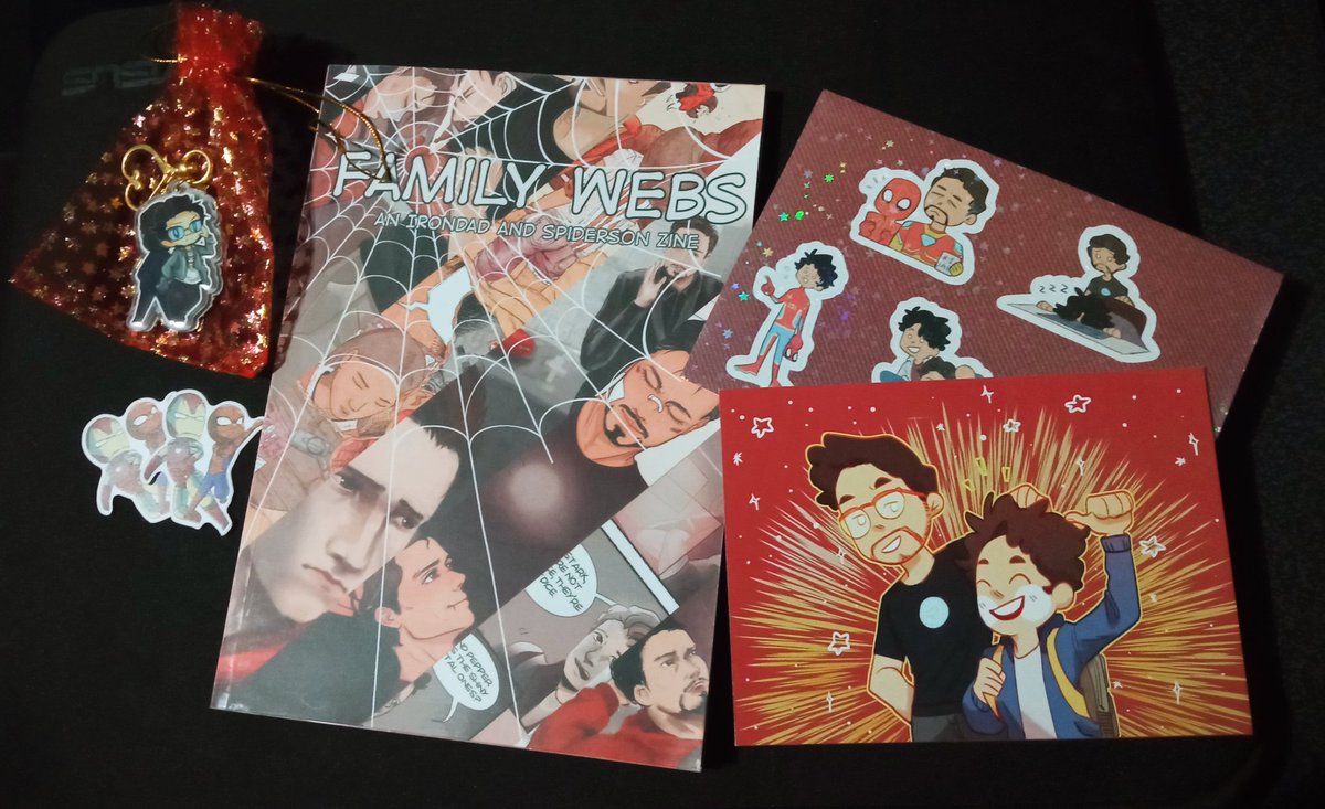 Look at what came in the mail! ❤️🕸️
the amazing <a href="/ironspideyzine/">Irondad and Spiderson Zine!</a> was the first one I've ever collaborated on and I'm so in love with everything that came along!

#Spiderman #ironman #marvelfamily