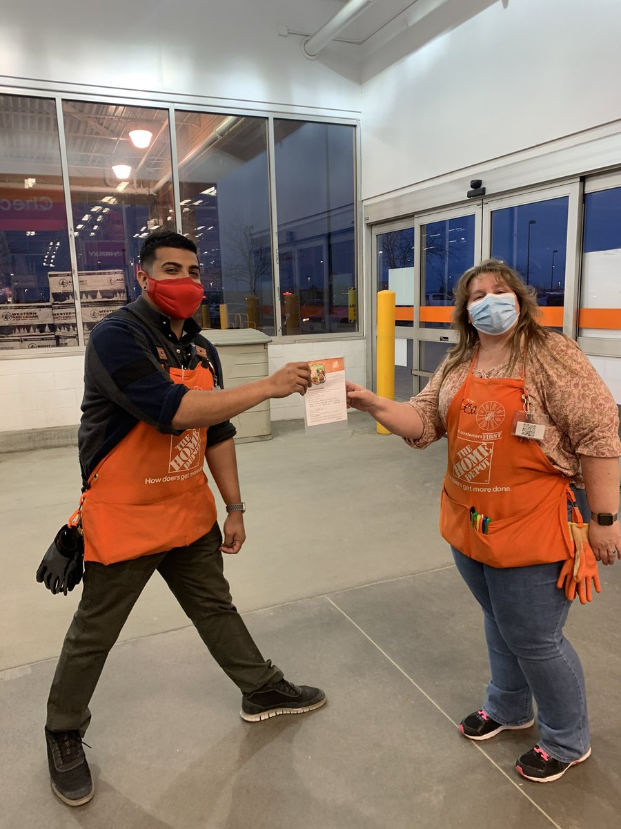 Shout out to Head cashier Lesa. She has gone above and beyond by covering shifts for other cashiers. Leading her team in the correct direction Thank you Lesa @1548family <a href="/esimedina/">Esi Merrick</a>