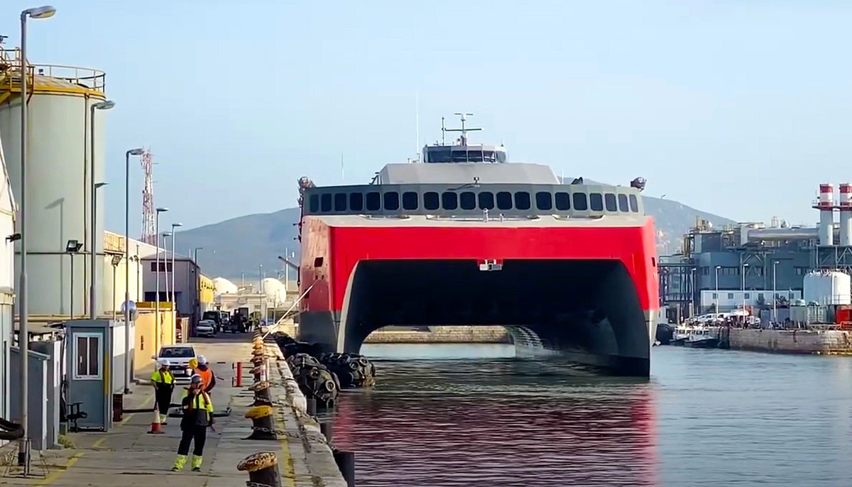 smninews's tweet photo. ICYMI: High-speed ferry na gawa sa Pilipinas
Noong Marso 5, sinimulan ng high-speed ferry na Fjord FSTR ang paglalakbay nito patungong Hirtshals sa Denmark mula sa shipyard sa Balamban, Cebu.
#PHmade
#PHferry
#maritimelife
📸 Tony Davis https://t.co/CfEPd5VF6K