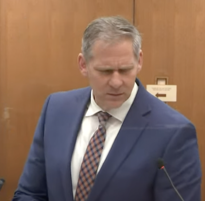 kaisermke's tweet photo. "'scuse me, did you say resting comfortably?!" #ChauvinTrial Watch 7:37:00 to see the state's reaction to "expert" Barry Brodd's inconsistent testimony: https://t.co/g4KVzGcVmb https://t.co/RJgIh8MmVc