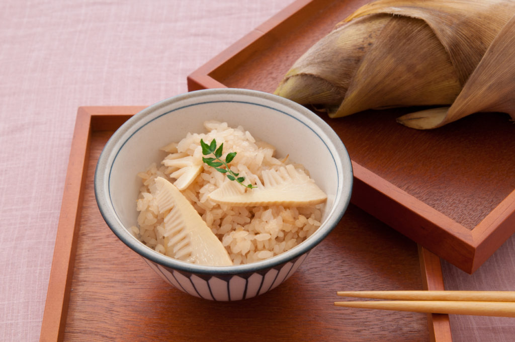 kepo_jepang's tweet photo. #TakenokoGohan atau nasi rebung ini mrupakan makanan khas #musimsemi di Jepang loh..😋
Masaknya jg gampang bgt, tinggal masak nasi pakai rice cooker ditambahin takenoko dan bumbu dashi... dijamin oishii, enak buat sahur juga nih😍
📸: savvytokyo https://t.co/4qnh7zAseG