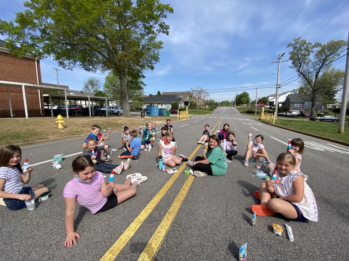 courtneyspecial's tweet image. 3-2-1 blast off!We completed our 70 min.mission on the ELA-ACAP!We experienced zero gravity upon successful submission&amp;amp;floated into the remainder of the day.Rocket pops courtesy of fellow astronaut ⁦⁦@Dean_EES⁩ Mission 1 accomplished! #specialeclass ⁦@EESPrincipal⁩