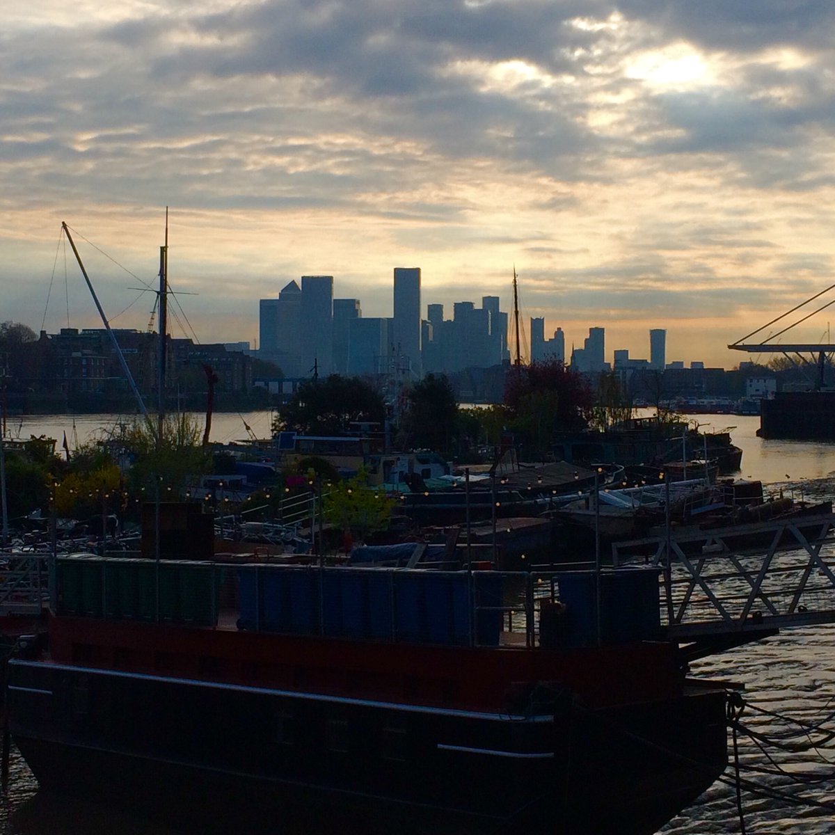 Hannah Kokoschka (@hannahkokoschka) on Twitter photo #wednesdaymotivation such a stunning morning #london for a virtual <a href="/Proj_AwesomeLDN/">Project Awesome London</a> #freefitness session by the traditional spot! <a href="/ThamesPathNT/">Thames Path National Trail</a> <a href="/ThamesPics/">On The Thames</a> #wednesdaymotivation such a stunning morning #london for a virtual <a href="/Proj_AwesomeLDN/">Project Awesome London</a> #freefitness session by the traditional spot! <a href="/ThamesPathNT/">Thames Path National Trail</a> <a href="/ThamesPics/">On The Thames</a>