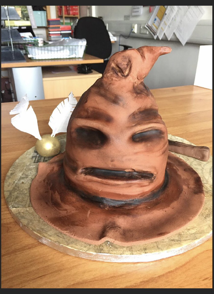 MissGardner2024's tweet photo. Wow!! An astonishing cake from Ms Constantinou 👏🏻🌟 Inspired by Harry Potter🦉⚡️ Well Done Ms  Constantinou✨🧙🏻 @OnslowStAudreys @Onslows_Bus #OSAmazingBakers #TeachersVsStudents https://t.co/FrMYW2VduV