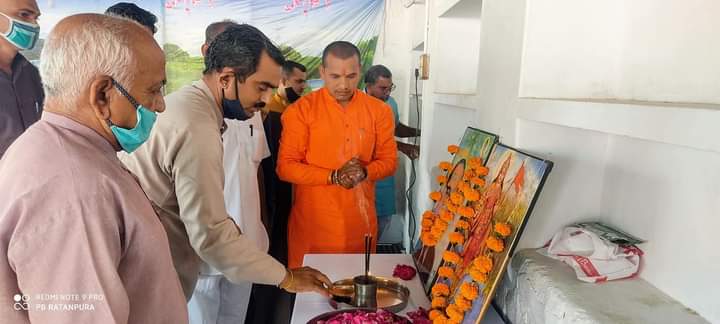 डॉ. भीमराव अंबेडकर जी जयंती कार्यक्रम जीनगर समाज छात्रावास सिणधरी में बाबा साहेब की प्रतिमा के समक्ष दीप प्रज्वलित ,पुष्प अर्पित किये।
#संविधान_निर्माता# 
#भारत_रत्न_महामानव