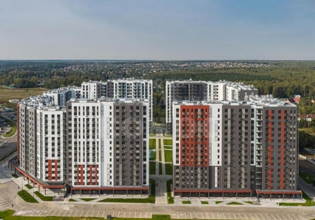 Продаётся 1-комнатная квартира, общая площадь 39,5 кв.м. Большая и светлая кухня (10.6 кв.м.) Совмещённый санузел. Гардеробная. В квартире выполнен ремонт от застройщика: большая застекленная лоджия с выходом из кухни. kokoc.net/nedvizhimost/k…