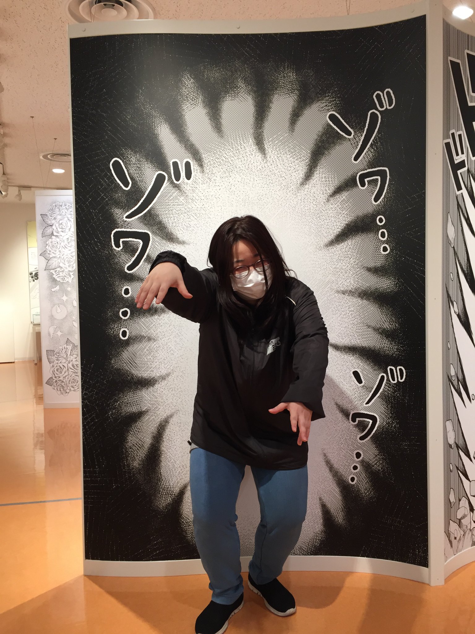 北九州市漫画ミュージアム Kitakyushu Manga Museum 常設展示エリアにフォトスポットを追加しました 元々あった 衝撃の集中線 に加え お花を背負った キラキラ効果 パワーみなぎる オーラの背景 カケナワで表現した ゾワゾワ背景 の3つが新た