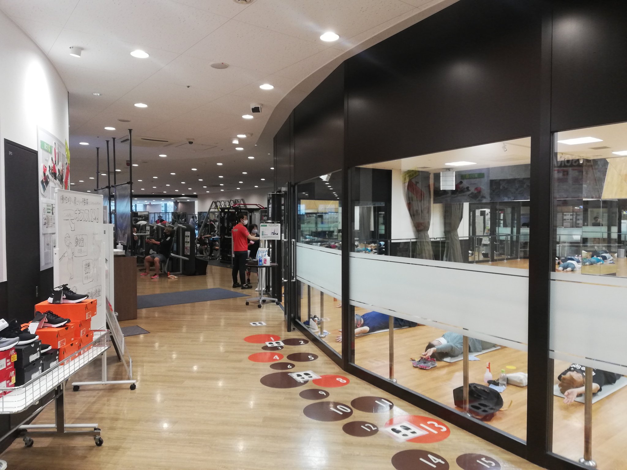 転戦する局長 ティップネス東新宿は設備綺麗で良かった 人工温泉 サウナ 水風呂付きは強い 中野とは違うな T Co Hy9dmrb6et Twitter