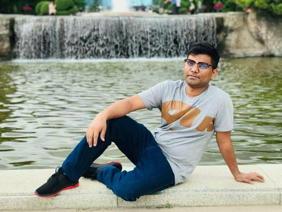 SagarMukesh15's tweet photo. اربين روپين جي منصوبي ٿرڪول بلاڪ ون تي صحت جي حوالي سان ڪا بہ سهوليت ناهي، جتي انسان جي حياتي جي ڪا اهميت نہ هجي اُتي افسوس ڪري سگهجي ٿو، هي ٿري نوجوان سيفٽي آفيسر هريش ڪمار مينگهواڙ بہ صحت جي ڪا به سهوليت نه هجڻ توڙي لاپرواهي سبب زندگي جيجنگ هارائي ويو آهي
#JusticeForHaresh https://t.co/DeiomLgbZP