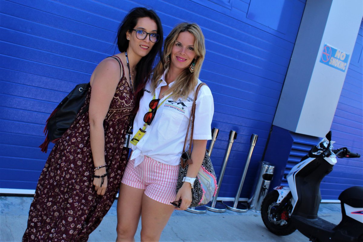 EstherGirando33's tweet photo. Porque hoy es su gran día y merece todas las buenas energías y deseos de todos.
¡Feliz cumpleaños, @Sandy_VerTri! Que pases un maravilloso día, que te lo mereces. 💃🏻
Pd: Estoy deseando volver a veros. ❤️😘😘😘 https://t.co/BsWtxNScGq