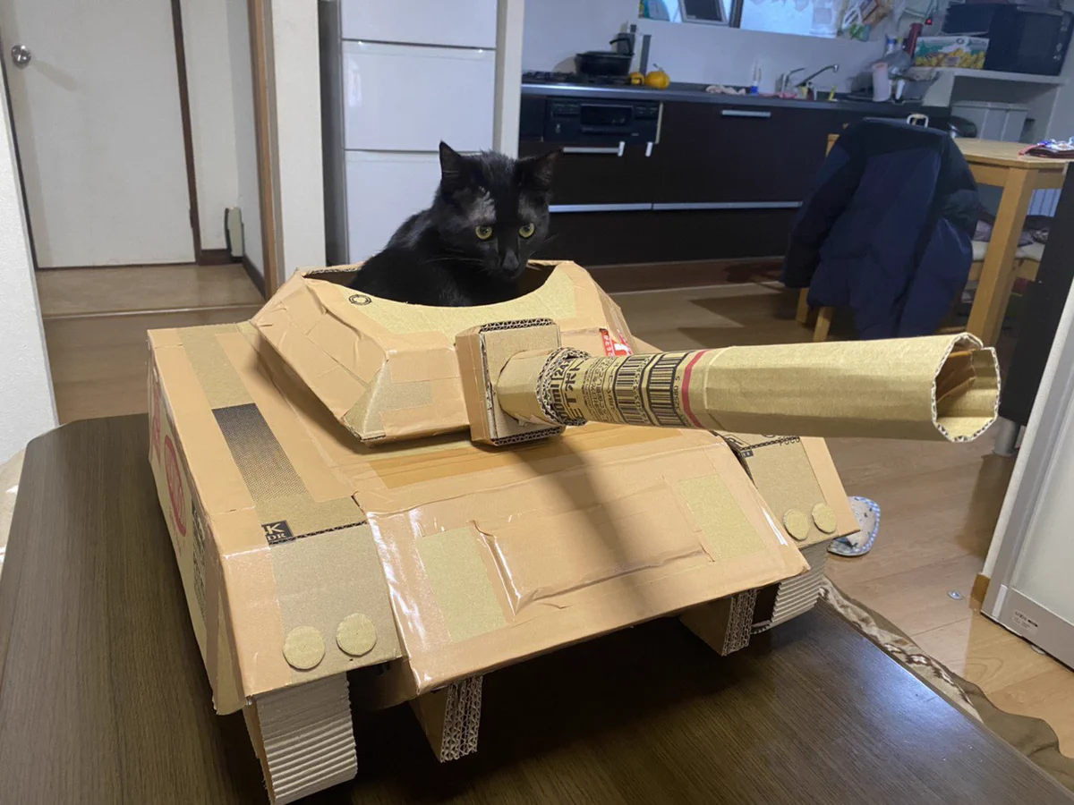 にゃんこ大戦争？！本格的な猫戦車・大砲が飛んできそうｗｗｗ
