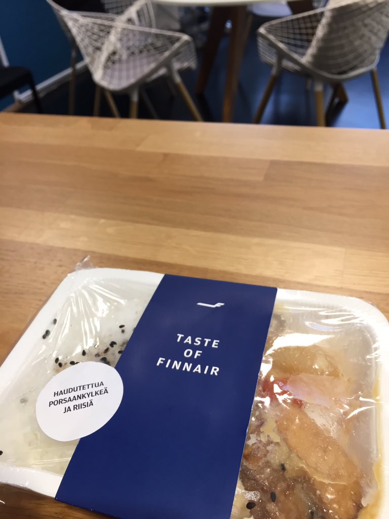 Harri_Emaus's tweet photo. Ruokataukoa officella #mielikuvitusmatka #valmiinamatkustamaan #tasteoffinnair Seuraavaksi perhe pääsee #kylläisäosaa hengessä kellariiin matkalle, ensin ajetaan taksilla korttelin ympäri 😂 https://t.co/Po5uLjNMQJ