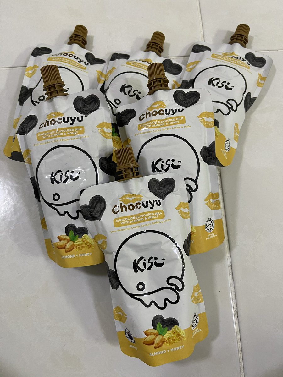 CahayaSakinah_'s tweet photo. Kisu ni dah lah packaging comel, sedap pulak tu. Chocolate Milk campur Honey and Almond. Serious gais sedap.
Boleh buat hadiah utk crush sempena ramadhan sbb packaging comel sgt 🥺😍
Good job @KisuAsia 🥛
#forbettertogether https://t.co/YrTLgIBG1D