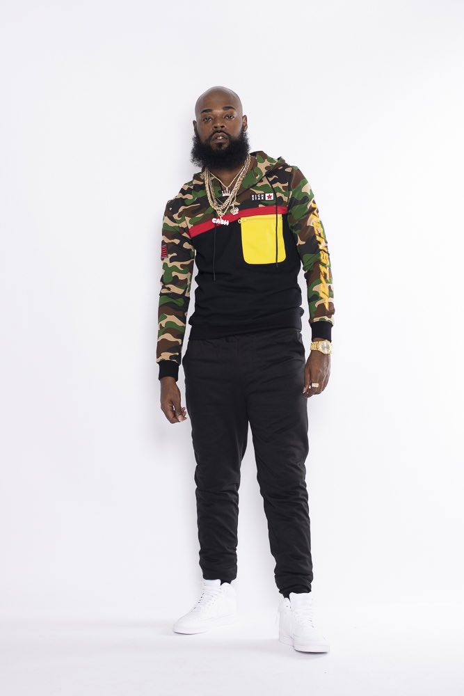 face_dowwn's tweet photo. You can call me Daddy, yea but donโt think that we goin steady hoe!!!
#beardedmen #malemodel #scruff #beardoz #hotguys #beardgang #daddy #daddydoms #chocolatepapi #thugpapi #hiphopmusic #rapmusic #rapartist #urban #urbanwear #handsomeblackmen https://t.co/CX6I4sLNoc