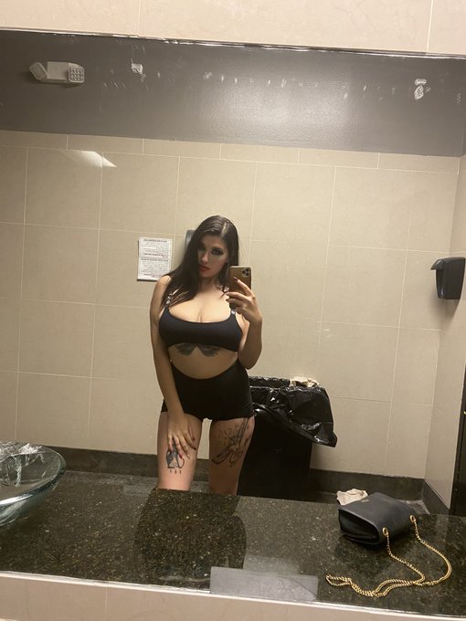 Fuck me like you hate me 😉 https://t.co/P0tpHSF3yz<a href="/tag/lasvegas"class="tags"><span>#lasvegas</span></a>