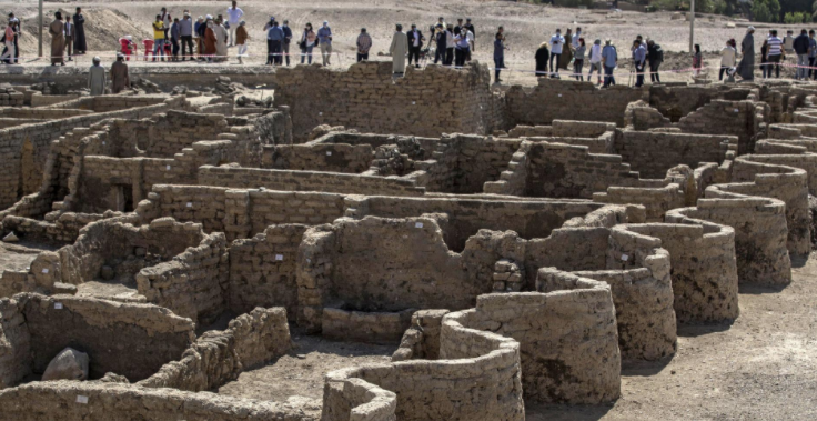 Forbes's tweet photo. Egypt’s 3,400-year-old ‘Lost Golden City’ is unearthed from desert sands https://t.co/GTCi8RfnGk https://t.co/T3LgcBWHHF