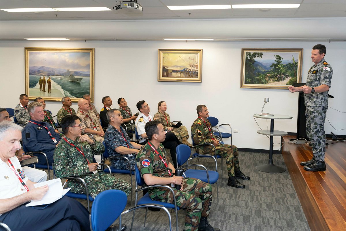 Australian_Navy's tweet image. The Service Attachés and Advisors Group (SAAG) Engagement Program provides opportunities for Defence Attachés to engage with key leaders from #YourADF and gain knowledge of 🇦🇺 #DefenceCapability. This week, the event was hosted at multiple #AusNavy shore establishments.