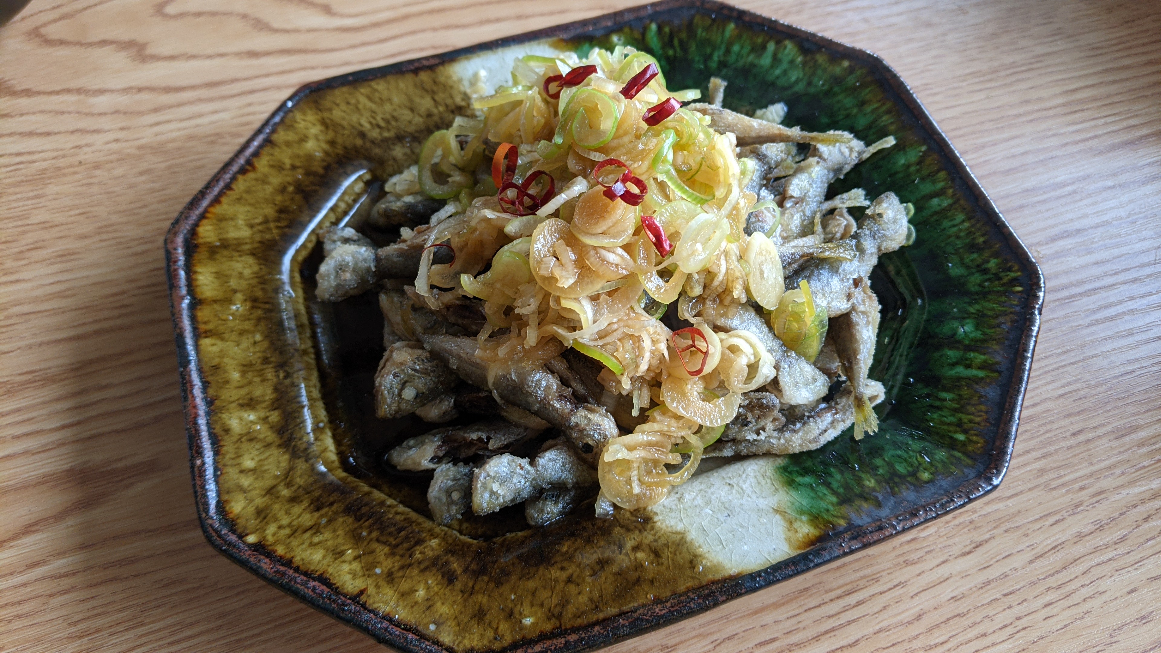 山口祐加 自炊料理家 豆アジが円 今日が消費期限 で売っていたので 片栗粉で揚げて油淋鶏風のネギソースで食べました これはめちゃうまい ご飯が盛り盛り進む ネギソース カットネギ50g 砂糖小さじ1 酢小さじ2 醤油小さじ1 ごま油小さじ1