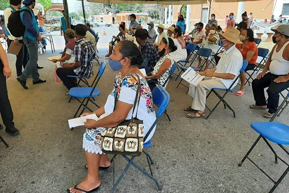 huachodiazmena's tweet photo. Hoy recorrimos la @canacomerida y visitamos Progreso, Kinchil, Baca, Suma y Dzemul.
Mañana en estos municipios:
Miércoles 14 de Abril
#Samahil, #Sacalum, #Tixméhuac, #Ixil , #TelchacPueblo , #SANAHCAT , #Sudzal , #TEKANTO , #TEKALDEVENEGAS , #Yobaín , #Huhi
#GobiernodeMéxico https://t.co/yZ5eqVi00H