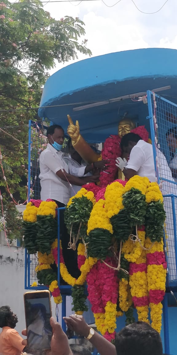 balaramanpexmla's tweet photo. மாண்புமிகு தமிழக முதல்வர் @EPSTamilNadu &amp; தமிழக துணை @OfficeOfOPS நல்லாசியுடன் 
 கற்பி ஒன்றுசேர் புரட்சிசெய் ஏப்ரல் 14ல் இன்று 130வது பிறந்தநாள் விழா காணும் சட்ட மாமேதை புரட்சியாளர் ஐயா பீமாராவ் ராம்ஜி அம்பேத்கர் அவர்களின் திருவுருவச்சிலைக்கு மாலை அணிவித்து மரியாதை செலு��்தினேன் https://t.co/0JP0oPvYVL