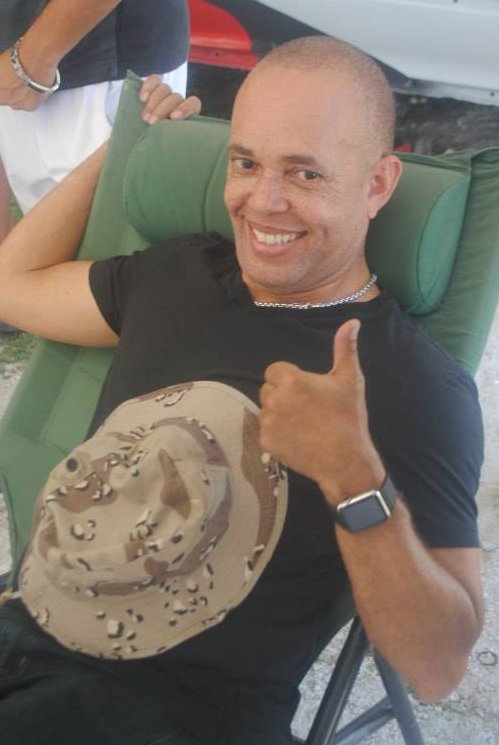 R.I.P. #PatrickThebaud #Haiti Mwen prezante kondoleyans mwen bay fanmi #Thebaud e #Kanzki Patrick se te yon nèg serye, yon moun de byen, yon gwo travayè, yon bon mari e yon bon papa. Mwen konnen li depi lekòl primè. Kondoleyans mwen a frè mwen Richard et tout fanmi an. Kouraj!