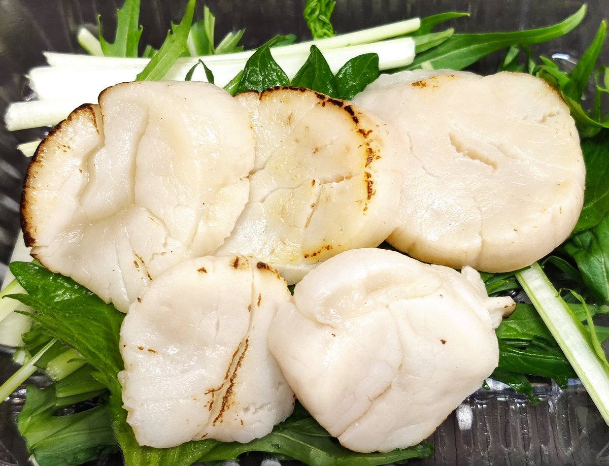 駅前酒場 4 14 水 雨の日サービス 夏のフグ ともいわれる高級魚 オコゼが本日も登場 豪華フルセットの オコゼづくし も衝撃価格で そして炙りホタテ0円も是非 炙りホタテ 北海道厚岸産 0円 活オコゼ刺身 肝 皮 胃袋付き 800円 オコゼ