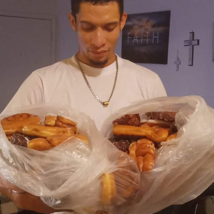 gloriaalfaro3's tweet photo. Thanks to my neighbor, my son loves his sweets. He's in HEAVEN. #Sweettoooth #DiabeticComa https://t.co/z9TEQ3WoyB
