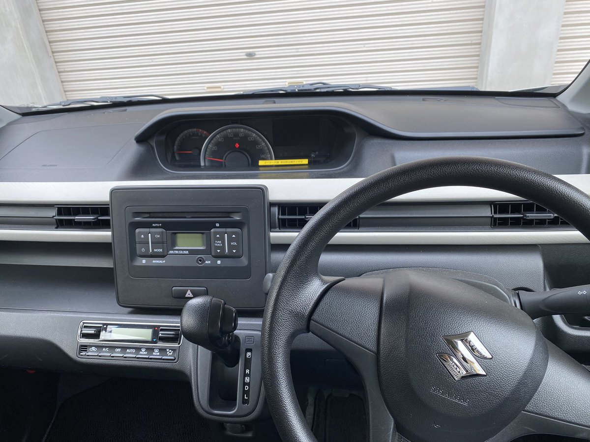 なつぐも 代車なので内装やコクピットはシンプルそのものだけど悪い感じはしない 軽なりに曲がればちょっとヨタつくと言えばそうかもしれんが普通に乗る分には何の問題もない 加速はするし巡行は静か そして軽自動車ともなればそりゃ買いだろう 想像